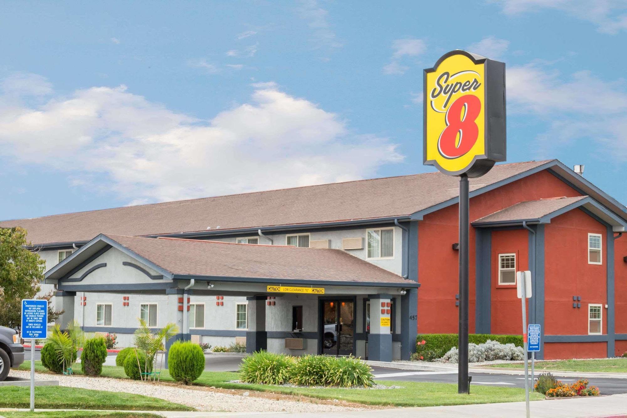 Super 8 By Wyndham Willows Exteriér fotografie